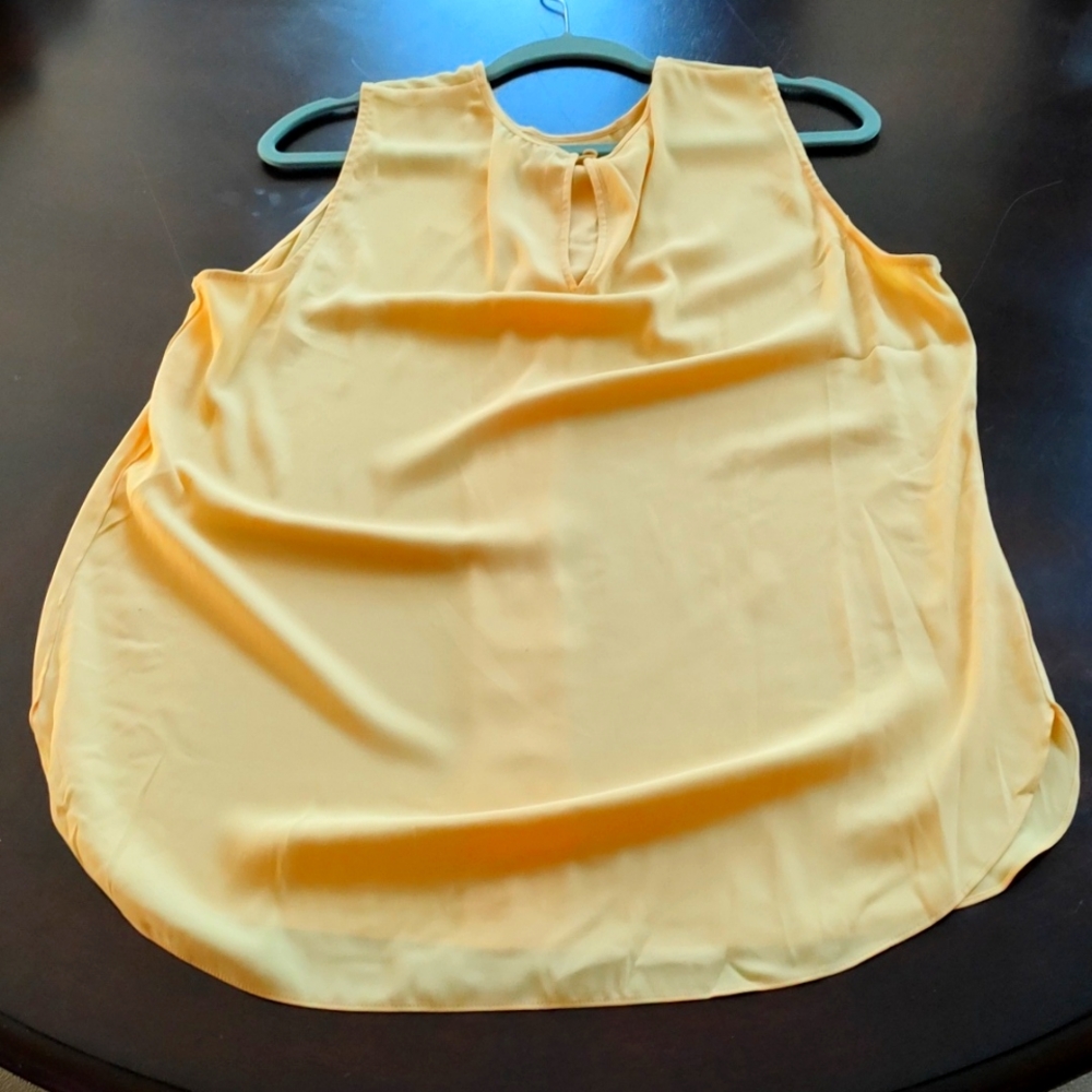 White House Black Market XL yellow sleeveless blouse
